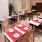 Trocadero Hotel 2*