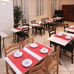 Trocadero Hotel 2*