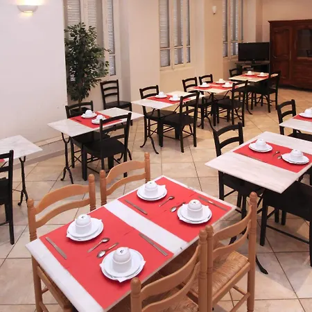 Trocadero Hotel 2*