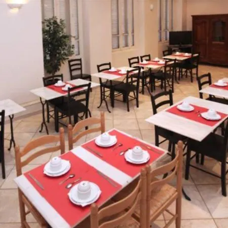 Trocadero Hotel 2*